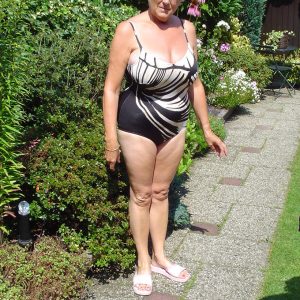 Viens papoter sous les étoiles Delphine - rencontre-Cougar-Nîmes