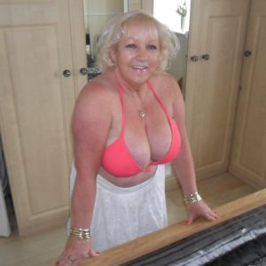 58 ans et toujours impatiente Geneviève - rencontre-MILF-Versailles