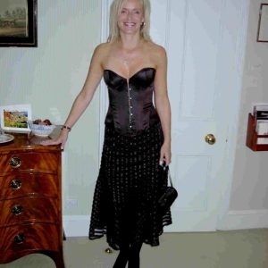Viens marcher nu à mes côtés Emilie - rencontre-Naturiste-Rennes