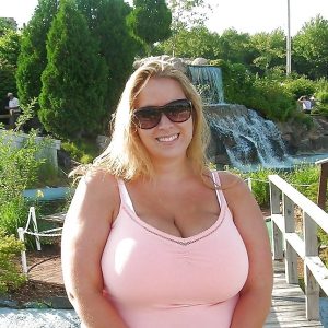 Si tu cherches une chambre d’hôtel calme plutôt qu’une boîte bruyante Laure - rencontre-Cougar-Nice
